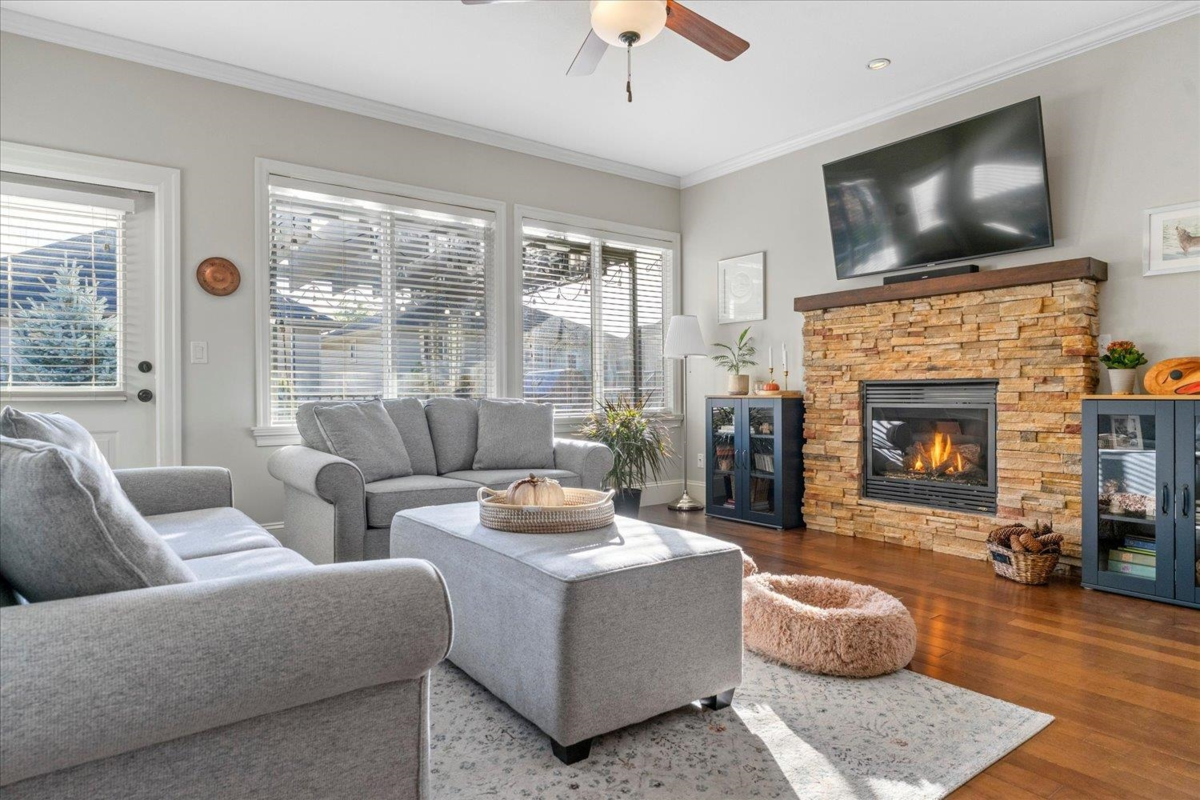 Kitchen Island Photo of 35522 Angus Crescent, Abbotsford, BC