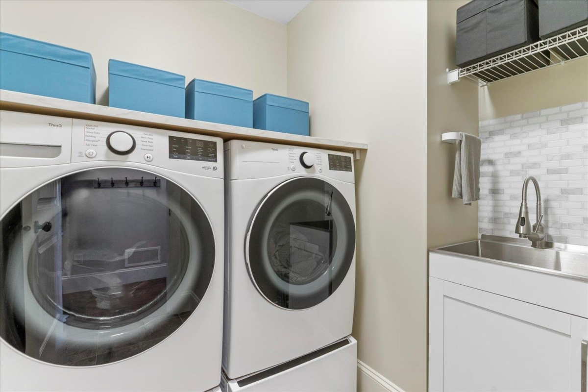 Mudroom Photo of 35522 Angus Crescent, Abbotsford, BC
