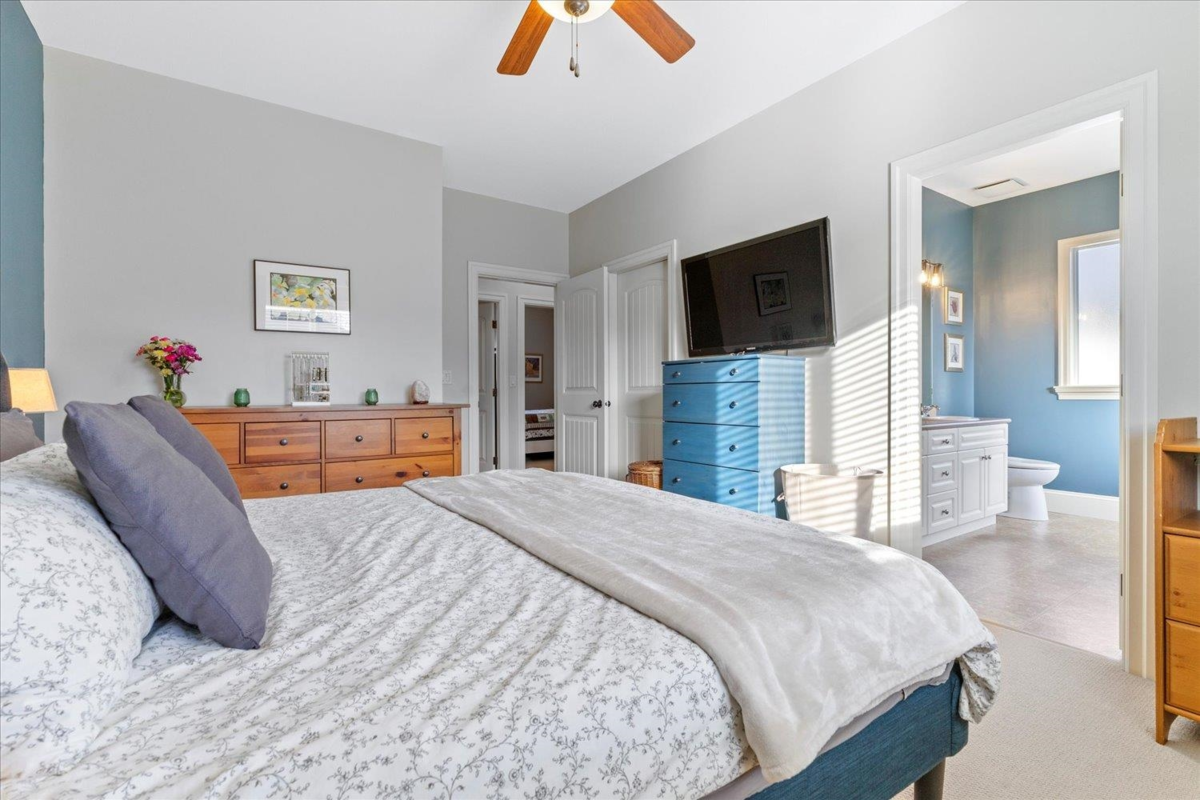 Powder Room Photo of 35522 Angus Crescent, Abbotsford, BC