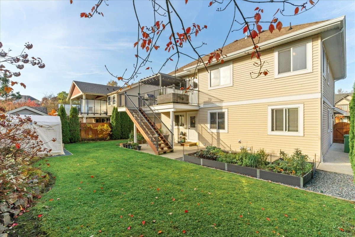 Swimming Pool Photo of 35522 Angus Crescent, Abbotsford, BC