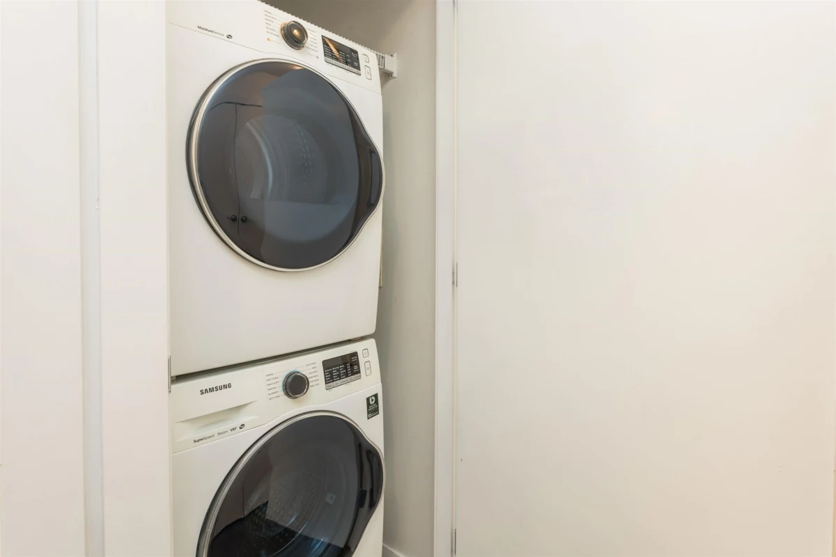 Entry Foyer Photo of 310 221 Union Street, Vancouver, BC