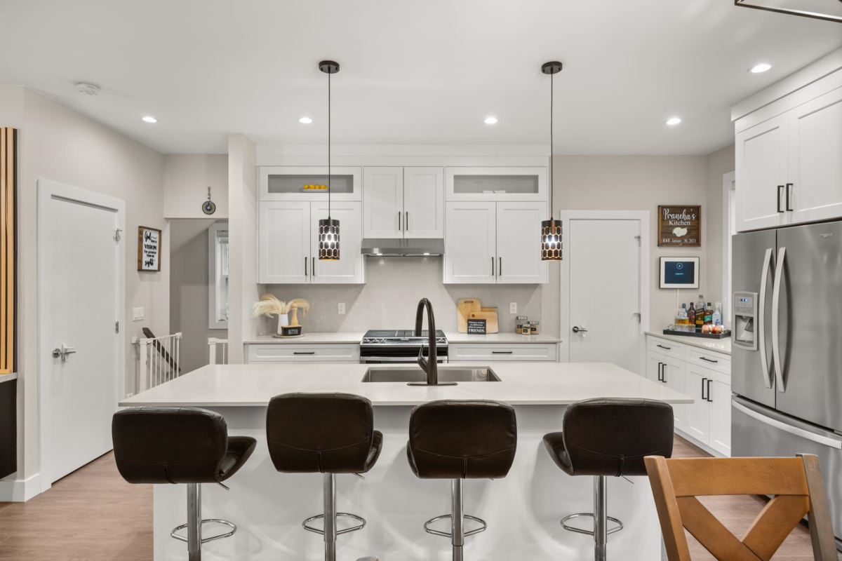 Family Room Photo of 11 19501 74 Avenue, Surrey, BC