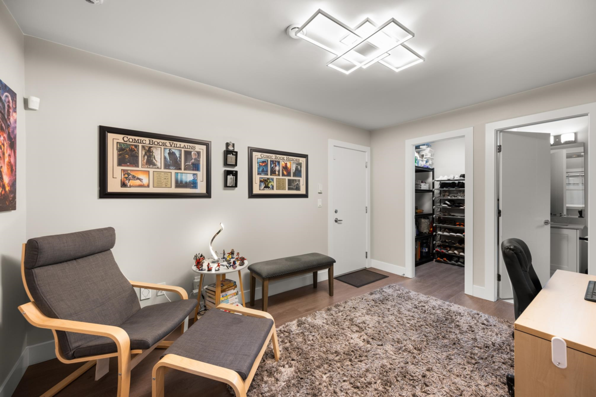 Front Yard Photo of 11 19501 74 Avenue, Surrey, BC