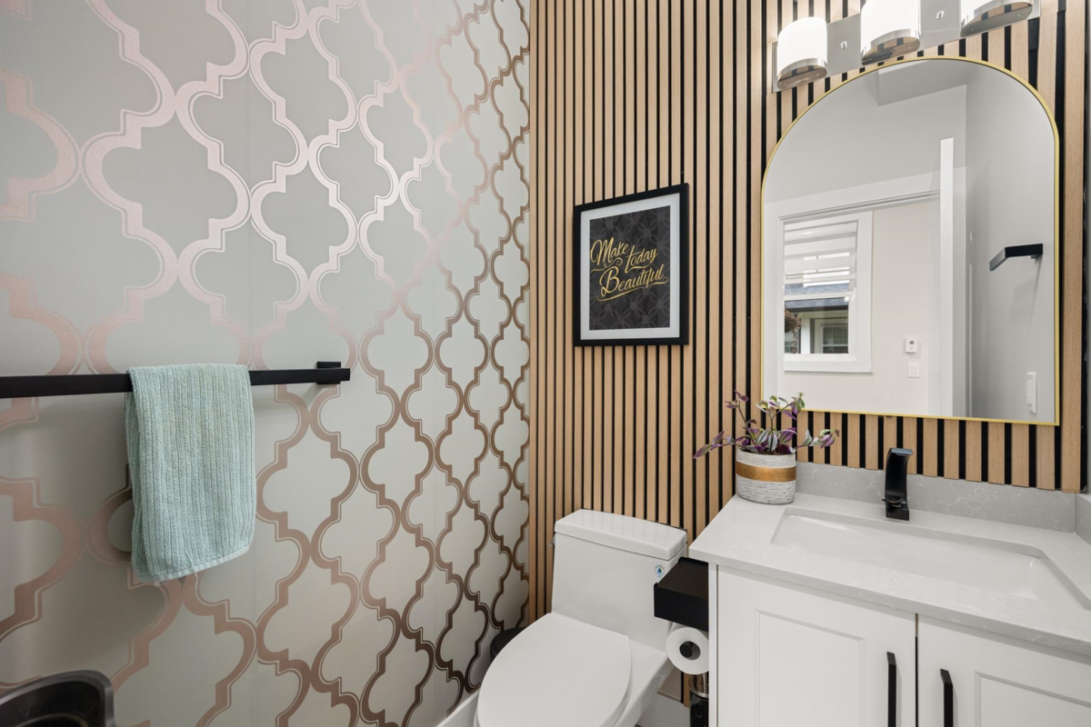 Guest Bathroom Photo of 11 19501 74 Avenue, Surrey, BC