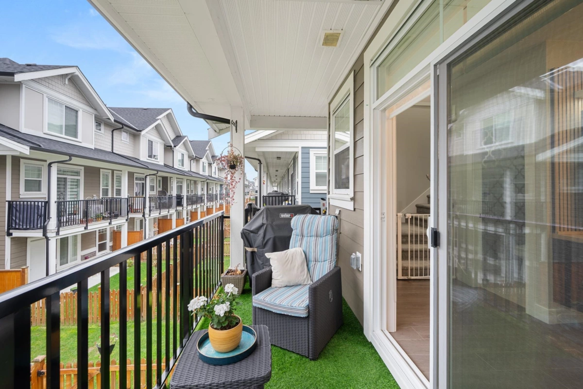 Hot Tub / Spa Photo of 11 19501 74 Avenue, Surrey, BC