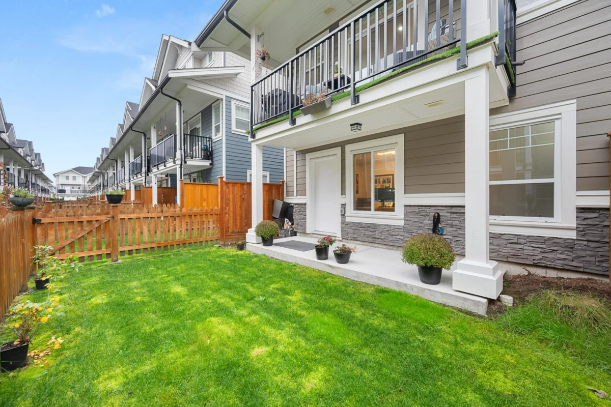 Outdoor Kitchen Photo of 11 19501 74 Avenue, Surrey, BC