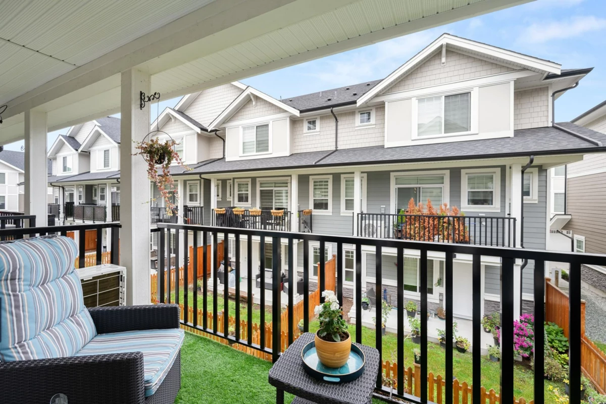 Swimming Pool Photo of 11 19501 74 Avenue, Surrey, BC