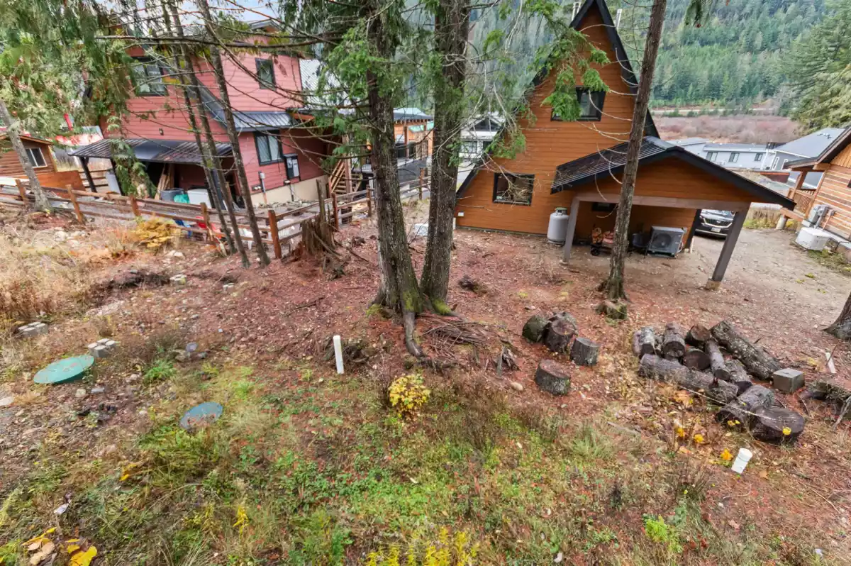 Entry Foyer Photo of 71365 Old Hope Princeton Highway, Sunshine Valley, BC