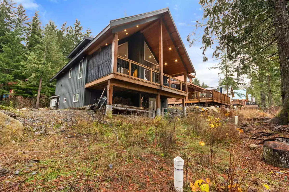 Laundry Room Photo of 71365 Old Hope Princeton Highway, Sunshine Valley, BC