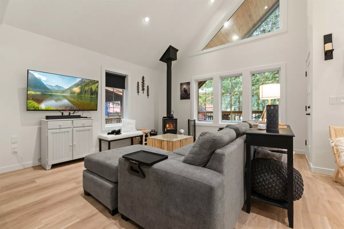 Living Room Photo of 71365 Old Hope Princeton Highway, Sunshine Valley, BC