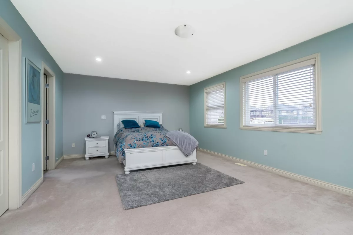 Guest Bathroom Photo of 33116 Dalke Avenue, Mission, BC