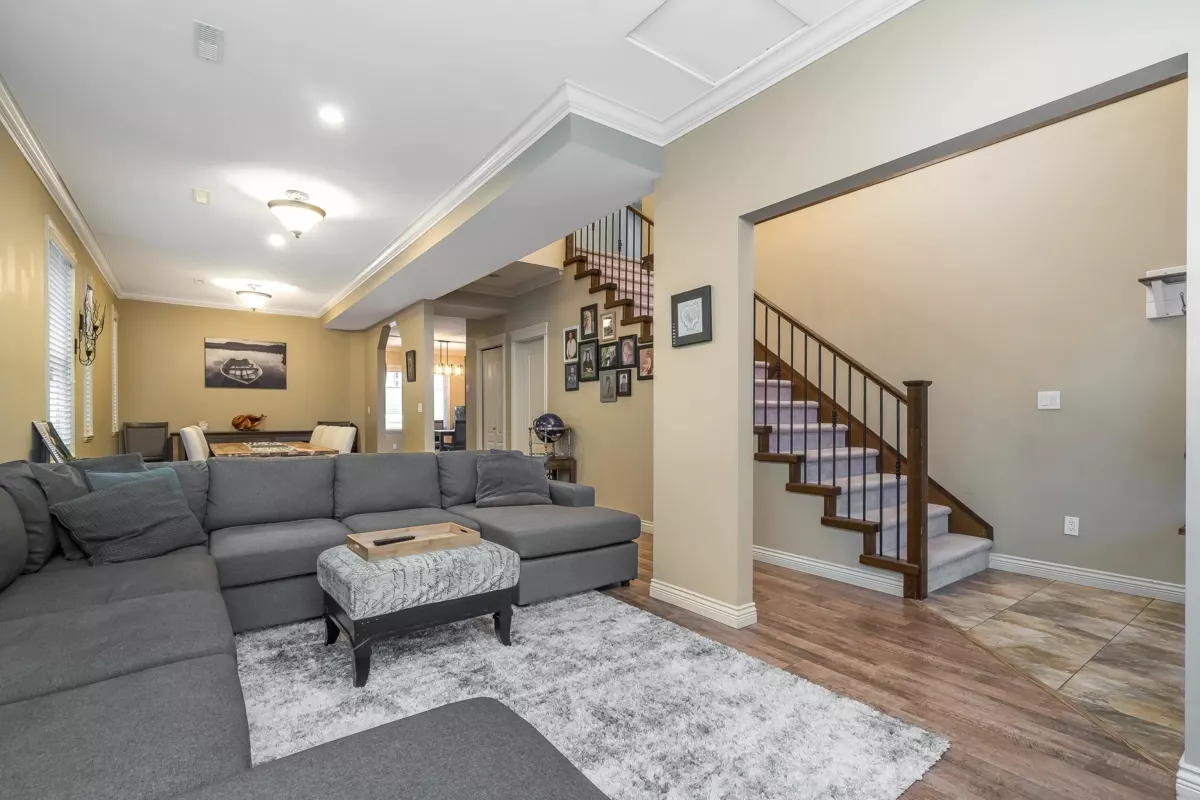 Living Room Photo of 33116 Dalke Avenue, Mission, BC