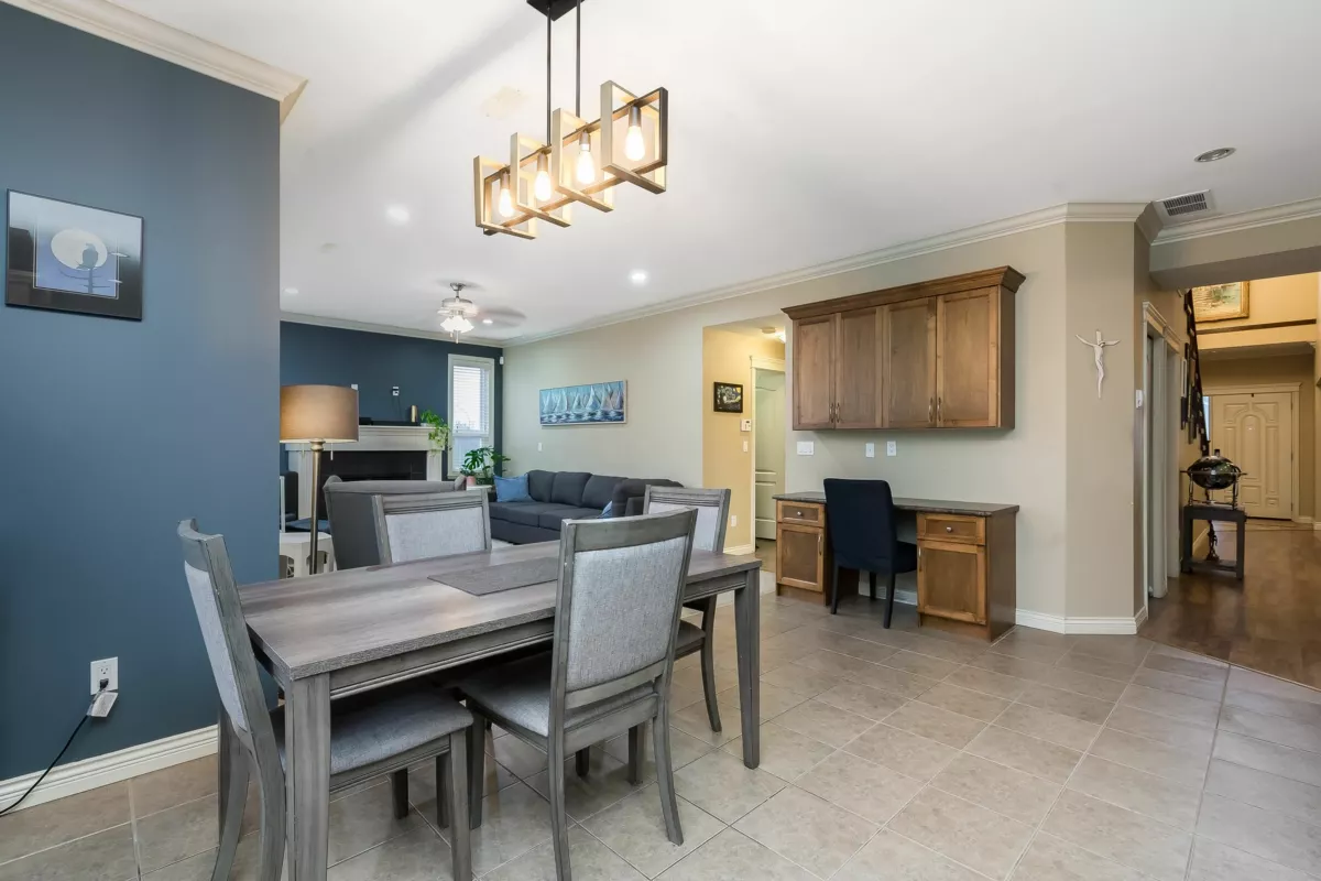 Walk-In Closet Photo of 33116 Dalke Avenue, Mission, BC