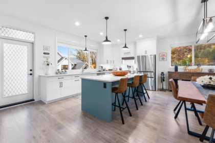 Kitchen Island Photo of 47 4295 Old Clayburn Road, Abbotsford, BC