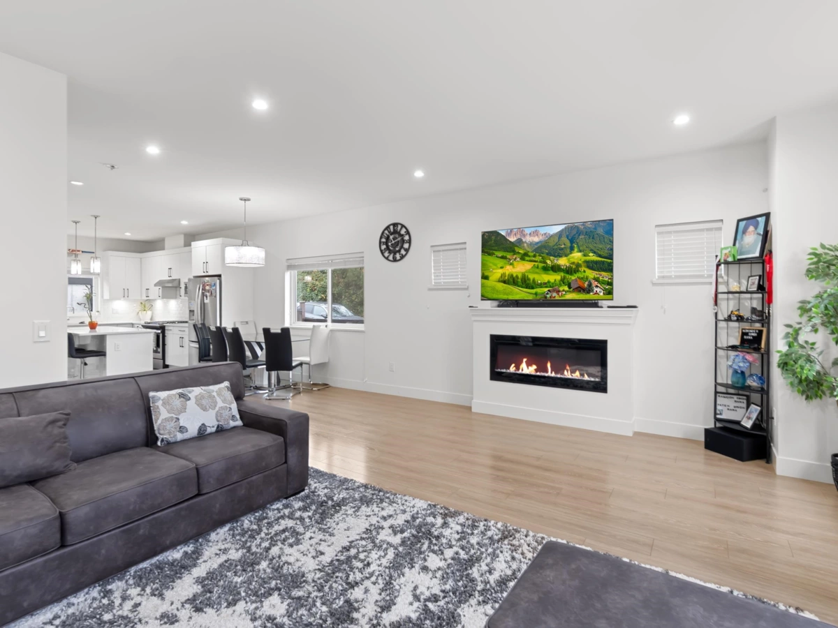 Family Room Photo of 14002 60a Avenue, Surrey, BC