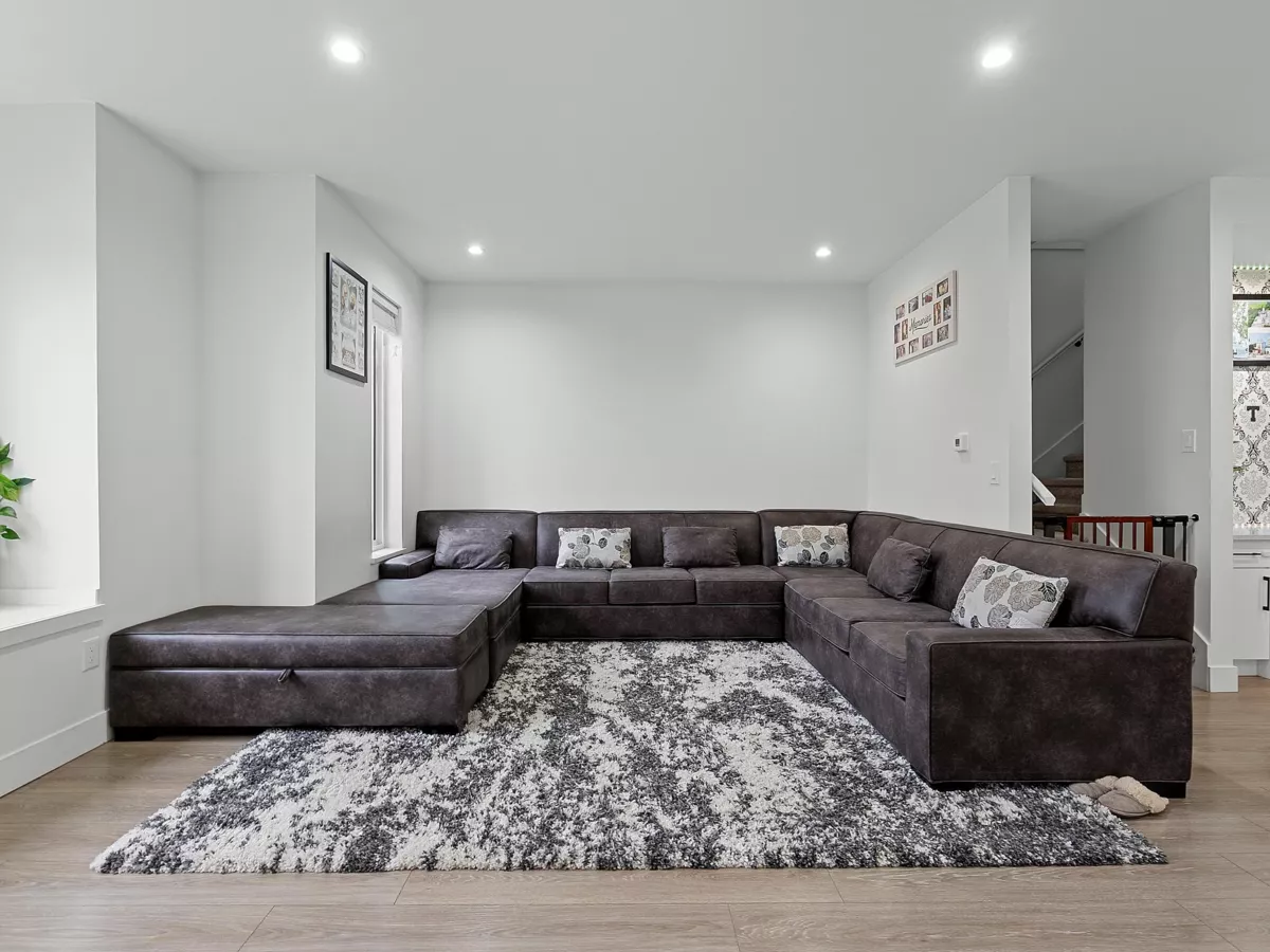 Kitchen Island Photo of 14002 60a Avenue, Surrey, BC