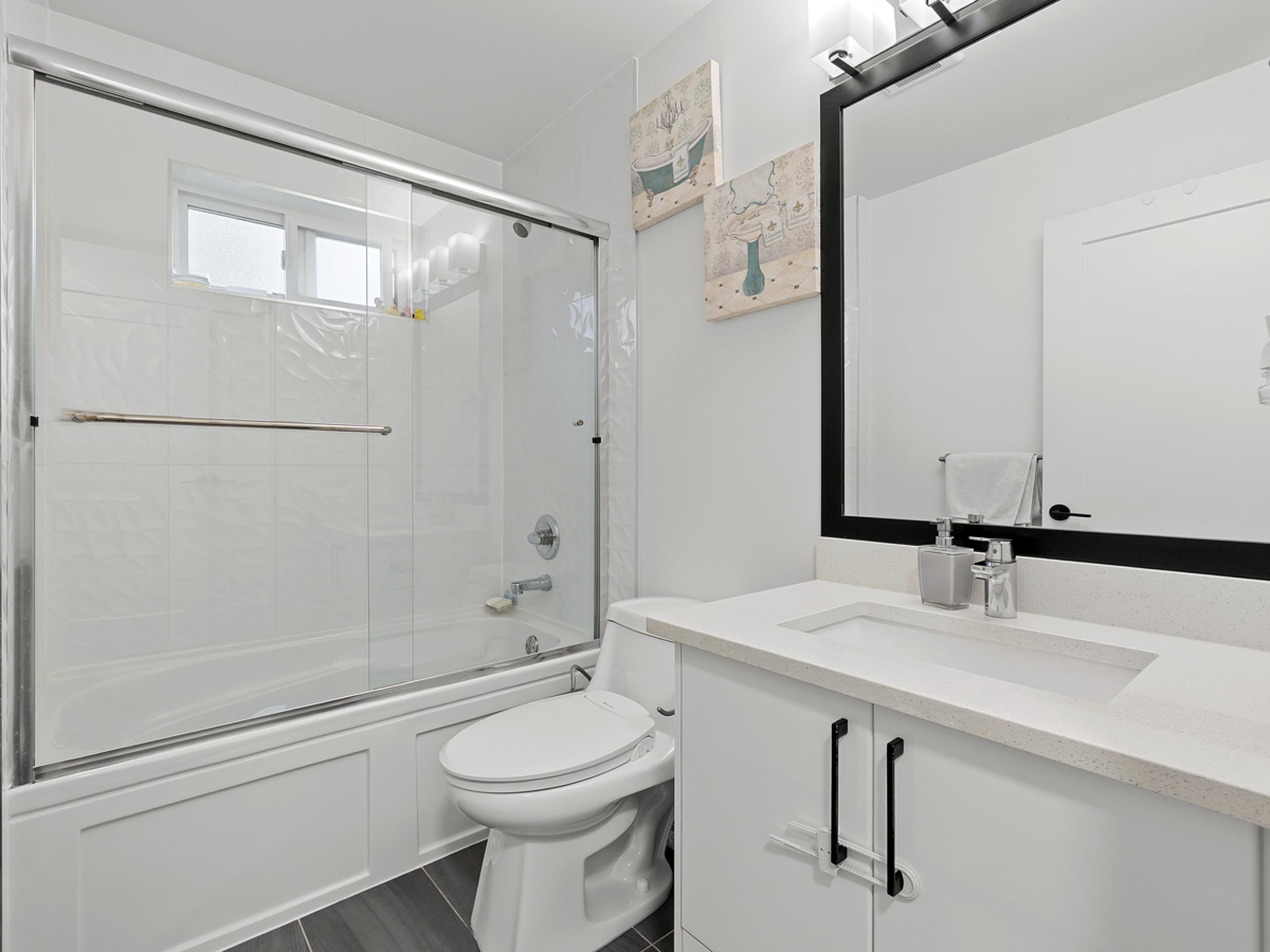 Mudroom Photo of 14002 60a Avenue, Surrey, BC