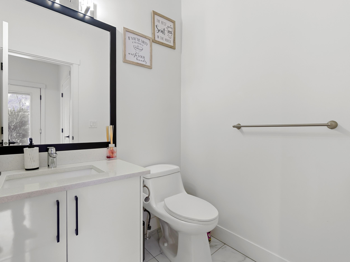 Powder Room Photo of 14002 60a Avenue, Surrey, BC