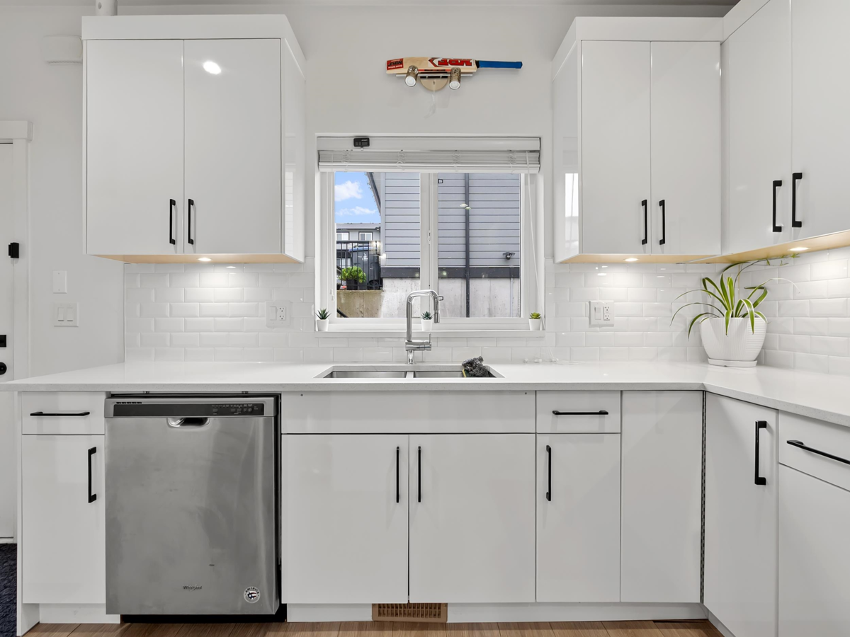 Primary Bathroom Photo of 14002 60a Avenue, Surrey, BC