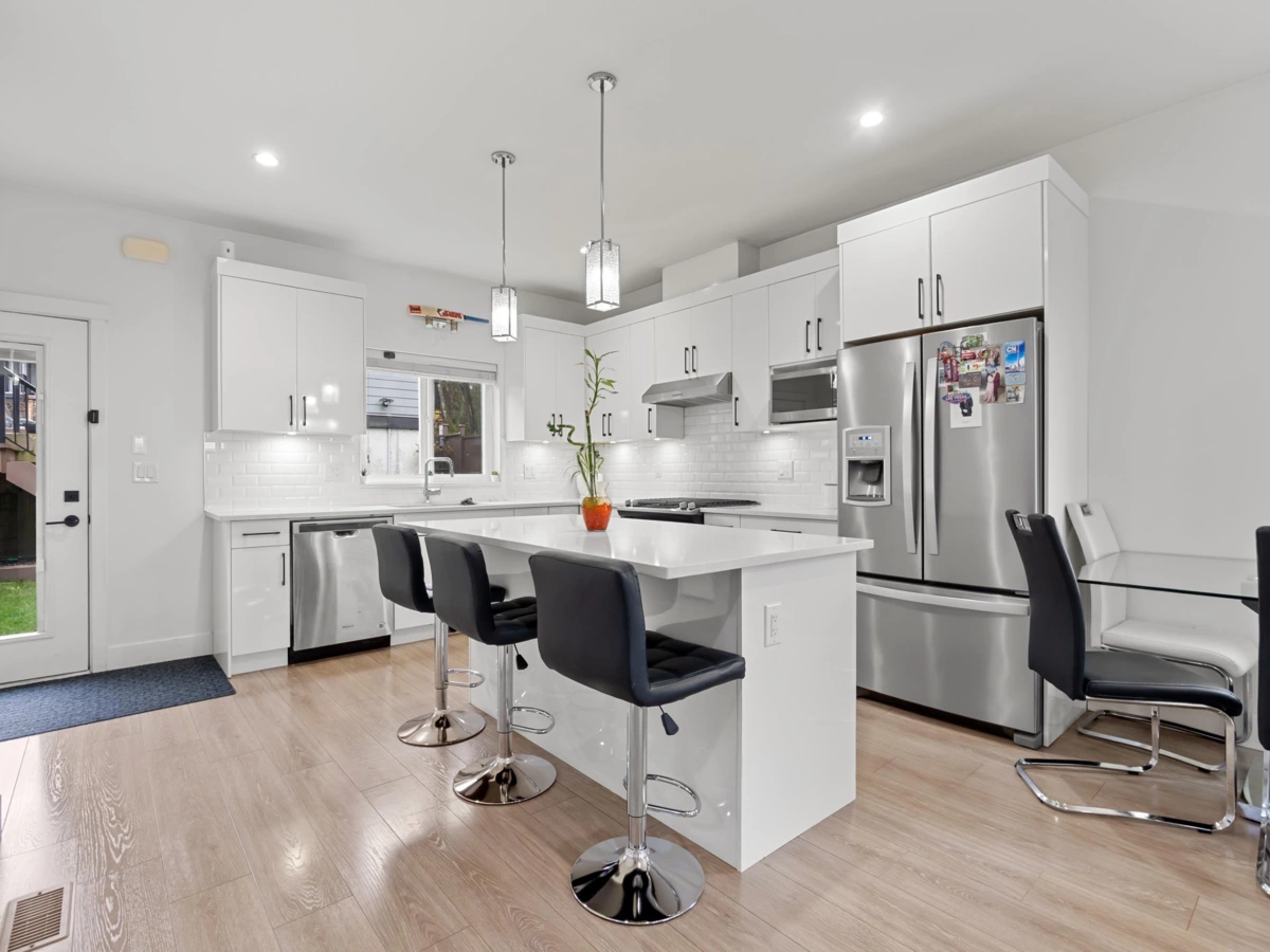 Walk-In Closet Photo of 14002 60a Avenue, Surrey, BC