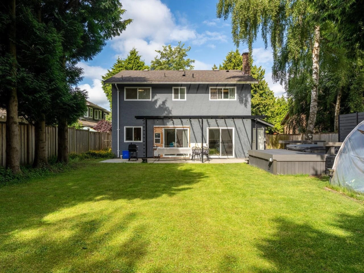 Front Yard Photo of 11320 No. 1 Road, Richmond, BC