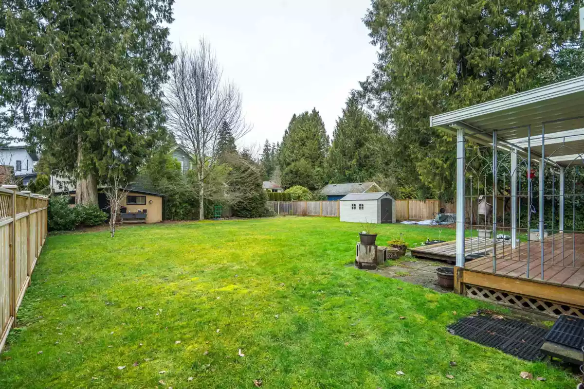 Swimming Pool Photo of 19891 43a Avenue, Langley, BC