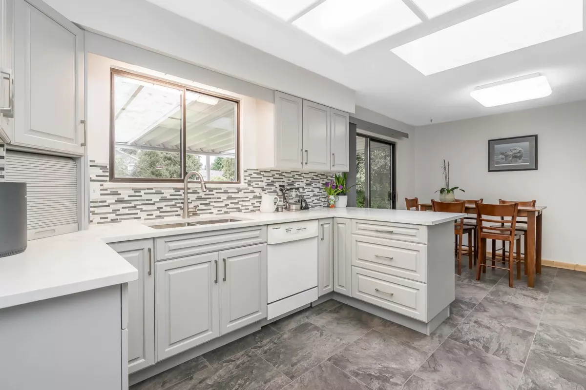 Walk-In Closet Photo of 19891 43a Avenue, Langley, BC