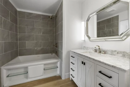 Guest Bathroom Photo of 209 22356 Mcintosh Avenue, Maple Ridge, BC