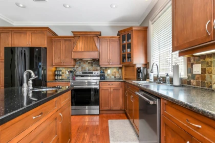 Kitchen Island Photo of 5637 Thom Creek Drive, Chilliwack, BC