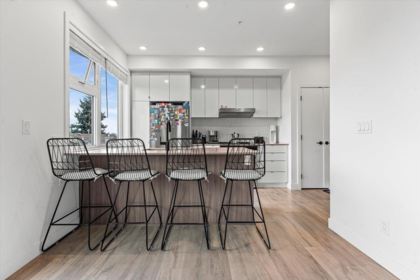 Primary Bedroom Photo of 401 32838 Landeau Place, Abbotsford, BC