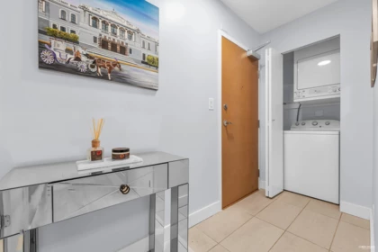Office / Den Photo of 410 909 Mainland Street, Vancouver, BC