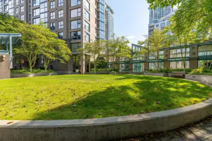 Hot Tub / Spa Photo of 1503/04 283 Davie Street, Vancouver, BC
