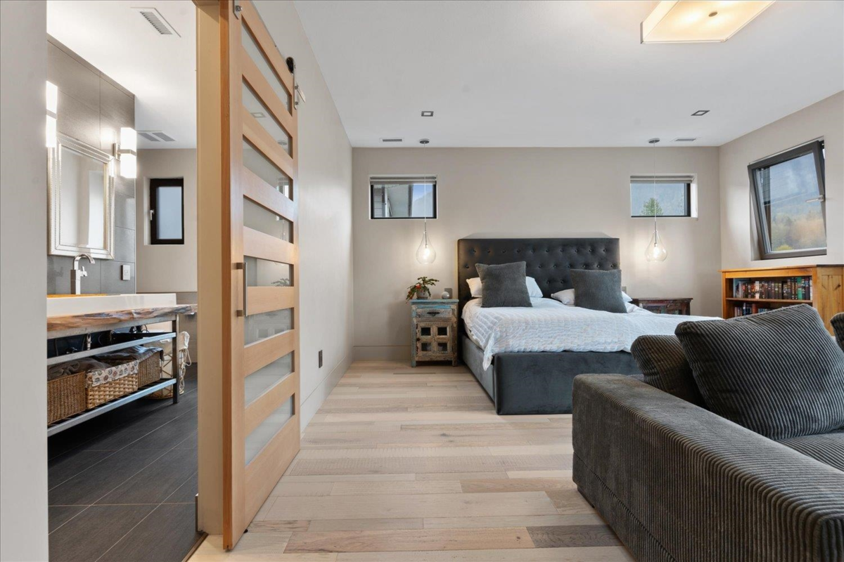 Entry Foyer Photo of 52688 Stonewood Place, Rosedale, BC