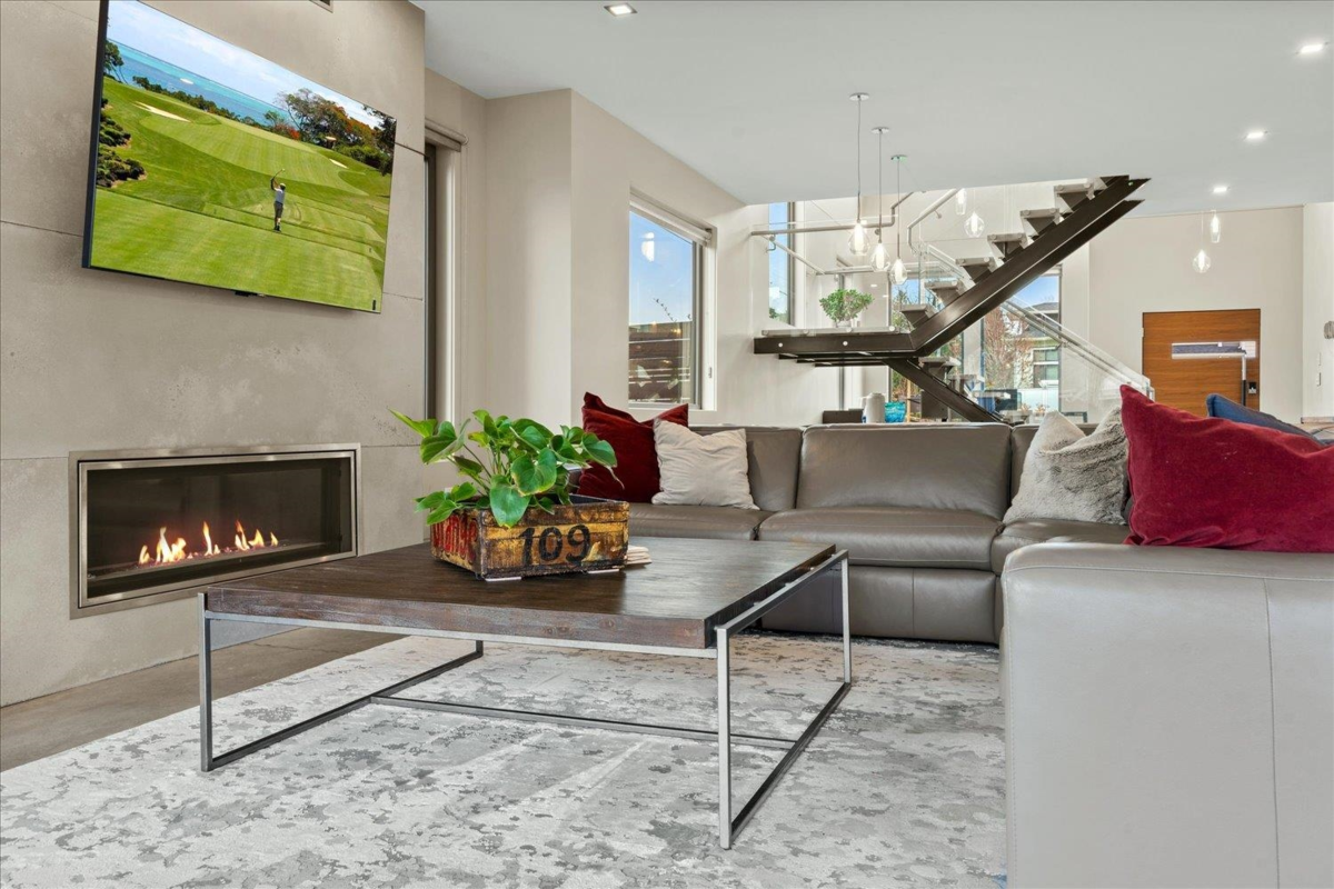 Kitchen Island Photo of 52688 Stonewood Place, Rosedale, BC