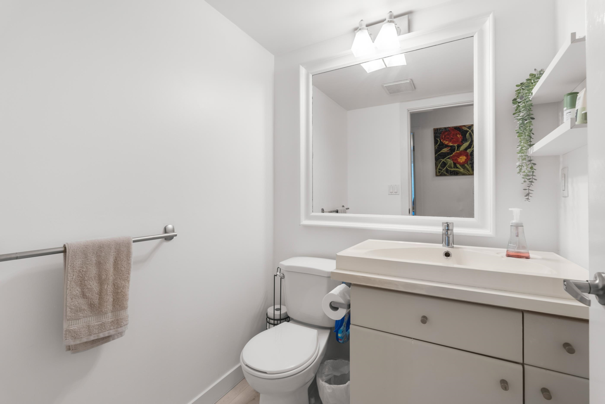 Entry Foyer Photo of 322 98 Laval Street, Coquitlam, BC