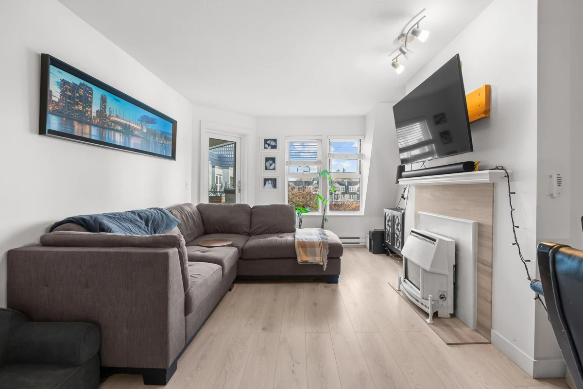 Kitchen Photo of 322 98 Laval Street, Coquitlam, BC
