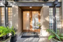 4 328 E 2nd Street, North Vancouver, BC