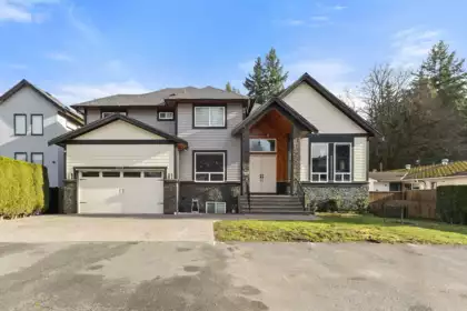 2018 Vinewood Street, Abbotsford, BC, Central Abbotsford — 9 bed single family residence for sale