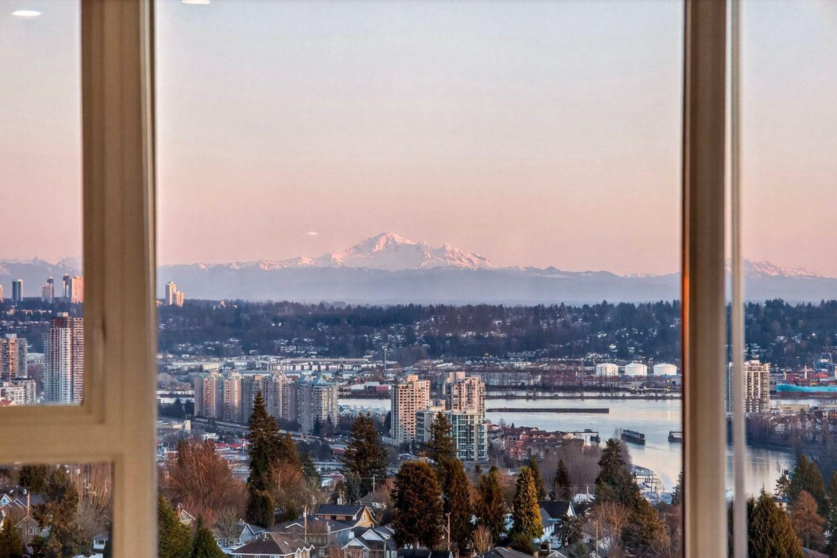 Breakfast Nook Photo of 1506 7683 Park Crescent, Burnaby, BC