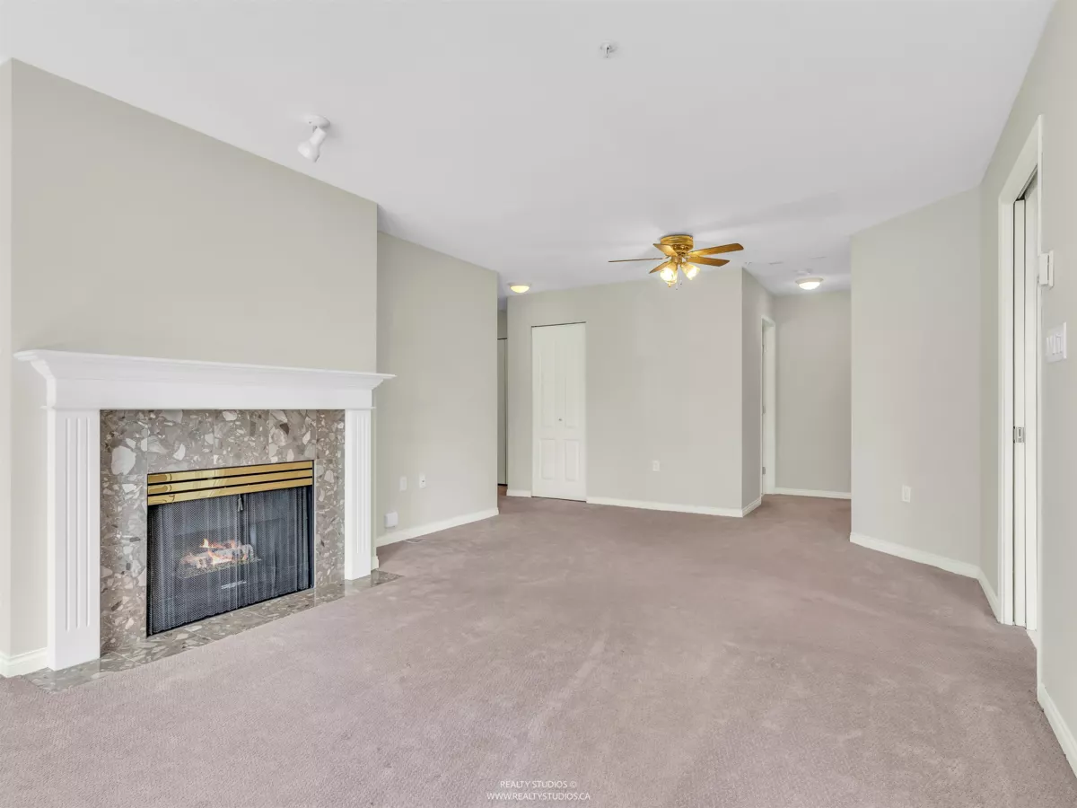 Dining Area Photo of 413 2059 Chesterfield Avenue, North Vancouver, BC
