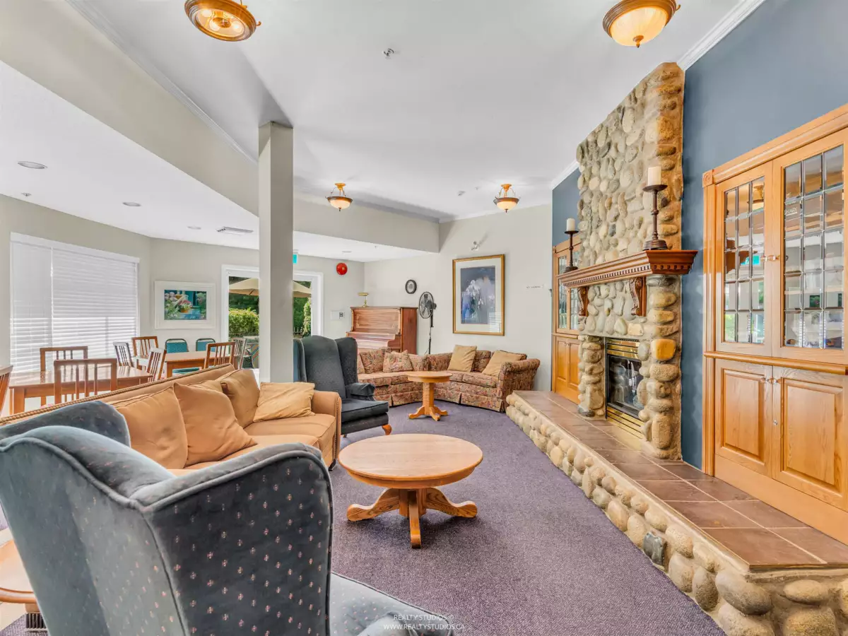 Hot Tub / Spa Photo of 413 2059 Chesterfield Avenue, North Vancouver, BC