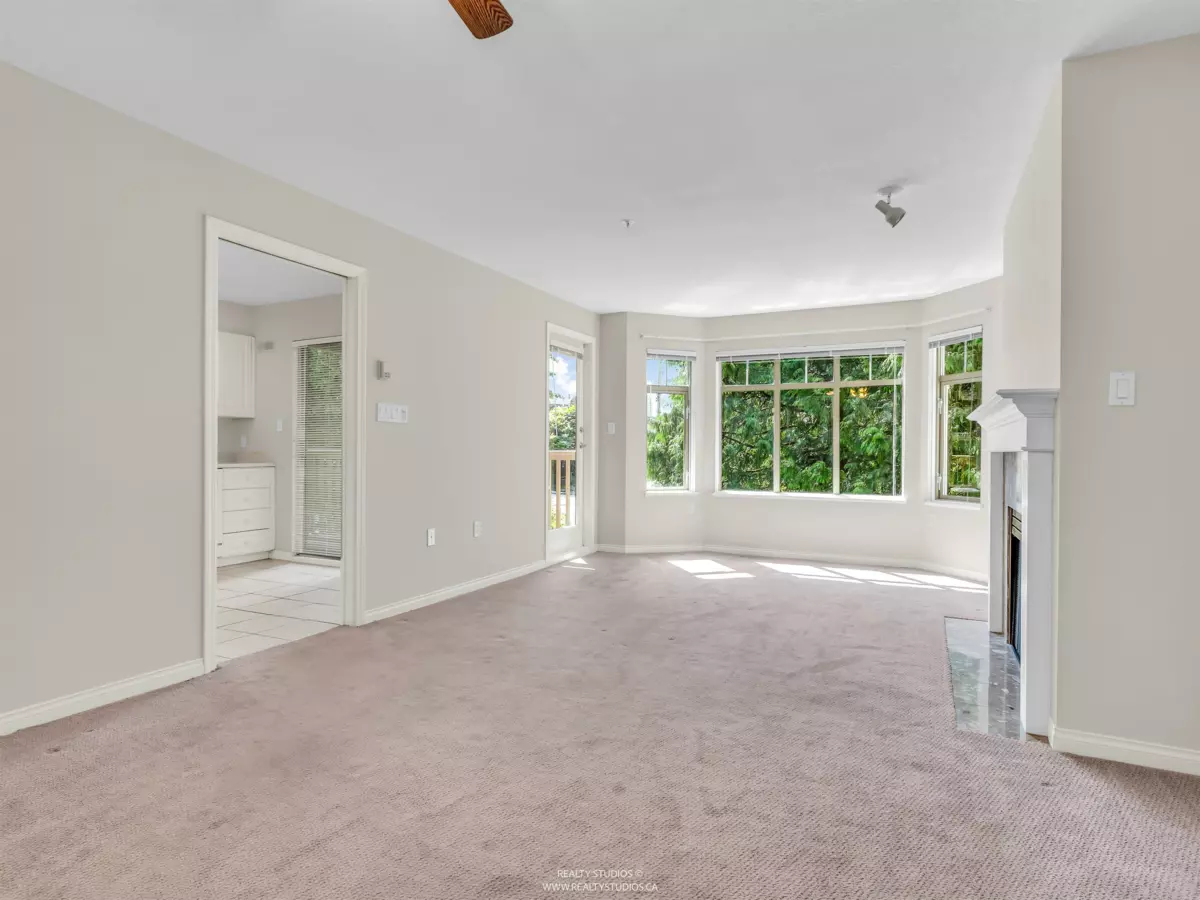 Kitchen Photo of 413 2059 Chesterfield Avenue, North Vancouver, BC