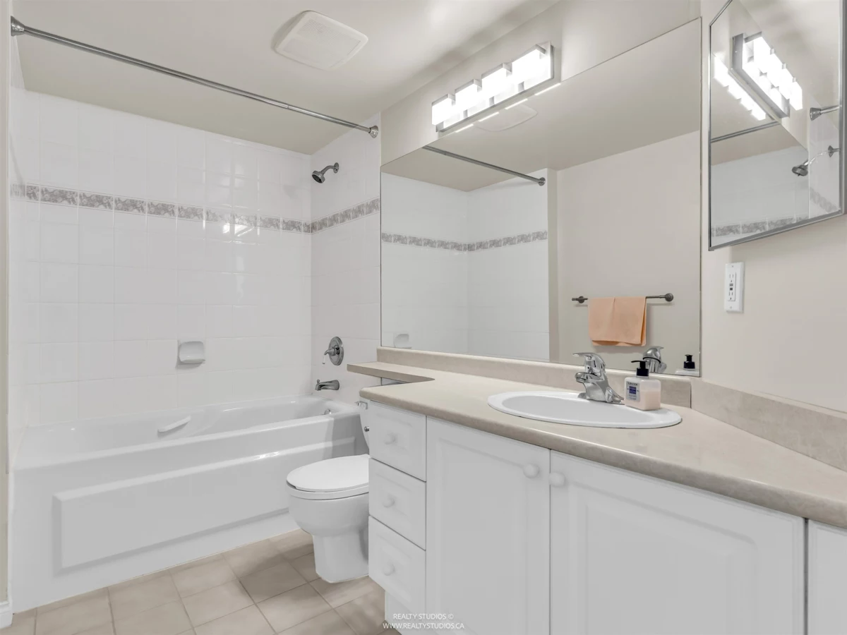 Laundry Room Photo of 413 2059 Chesterfield Avenue, North Vancouver, BC