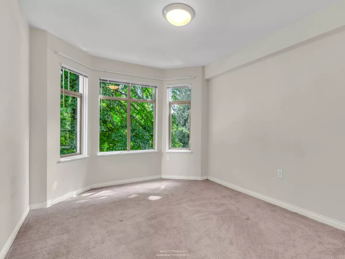 Mudroom Photo of 413 2059 Chesterfield Avenue, North Vancouver, BC