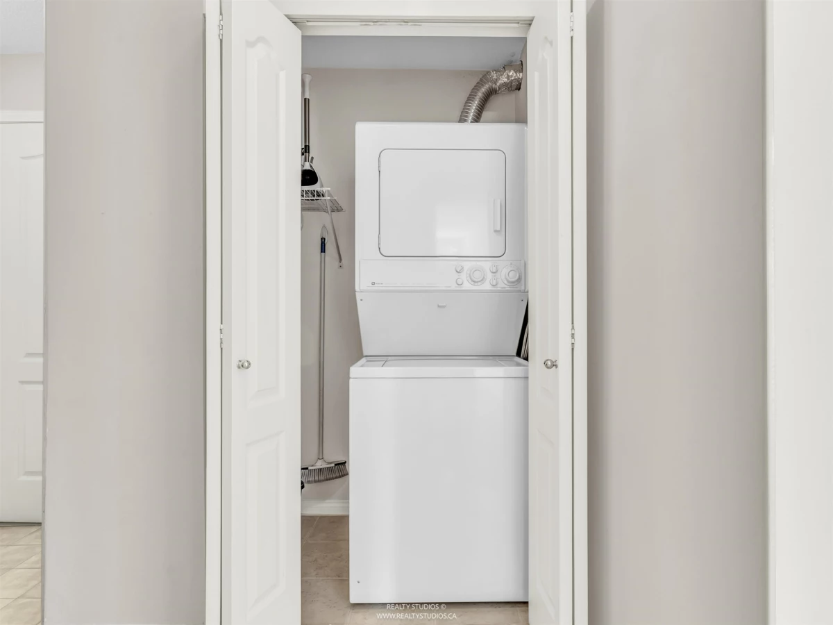 Outdoor Deck Photo of 413 2059 Chesterfield Avenue, North Vancouver, BC