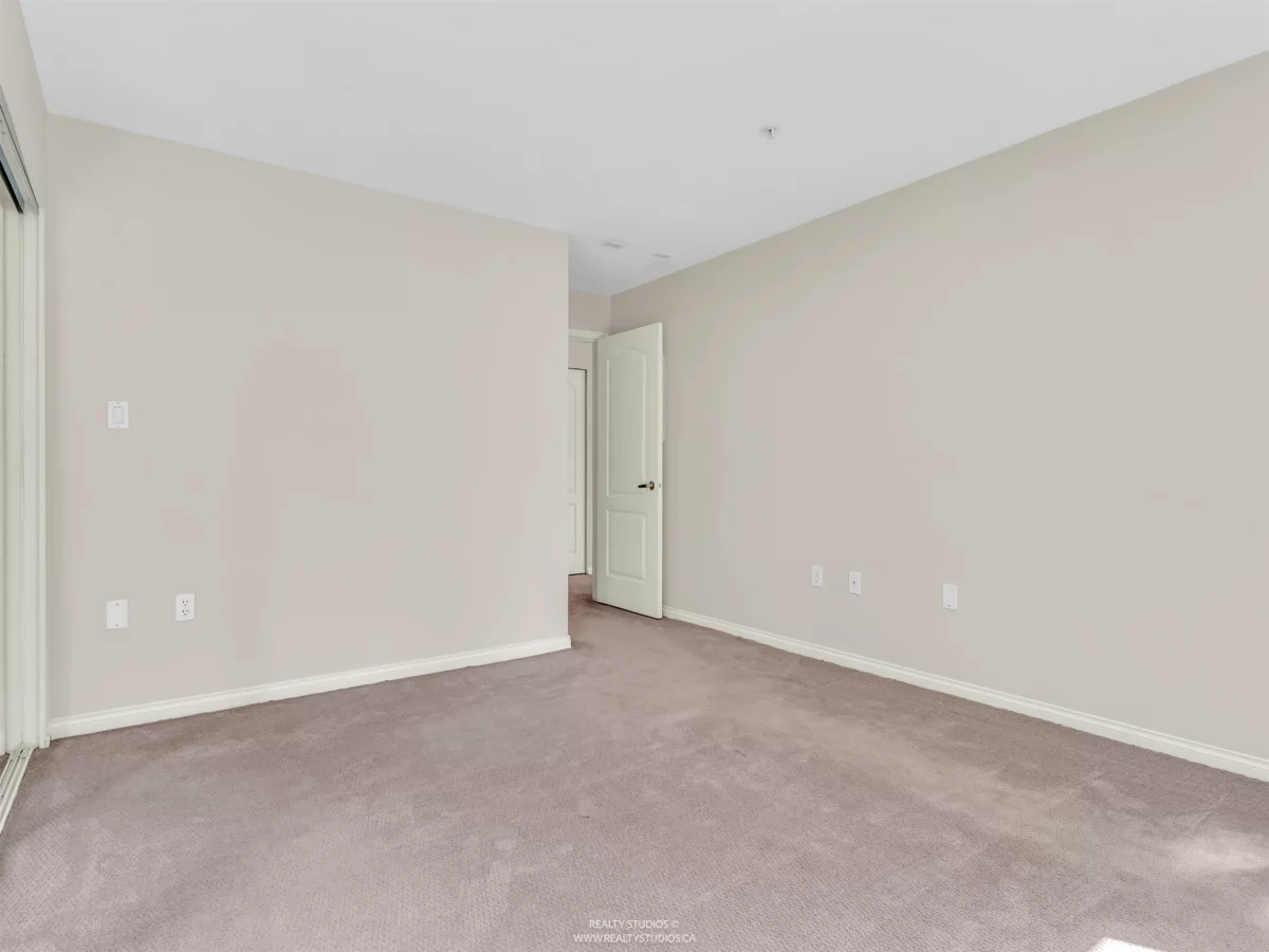 Powder Room Photo of 413 2059 Chesterfield Avenue, North Vancouver, BC