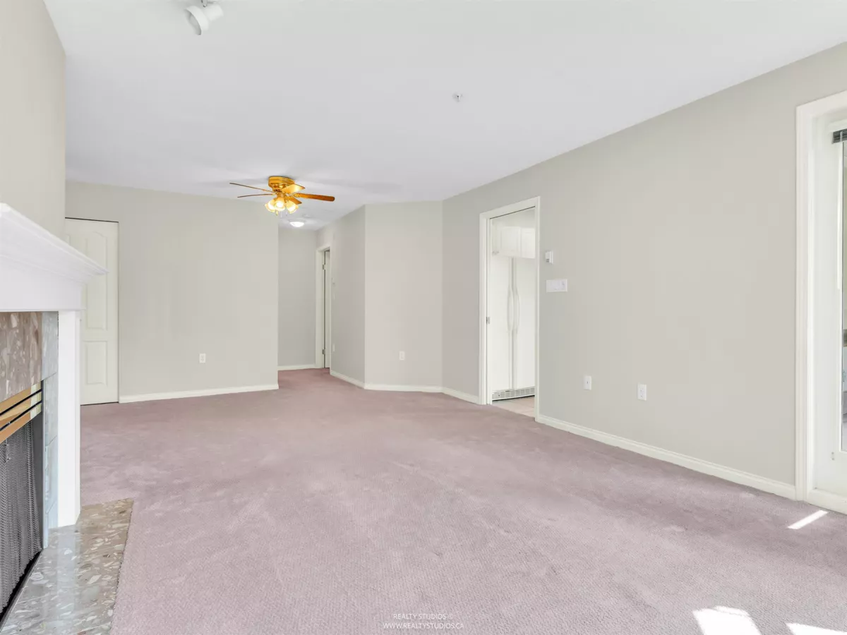 Primary Bedroom Photo of 413 2059 Chesterfield Avenue, North Vancouver, BC