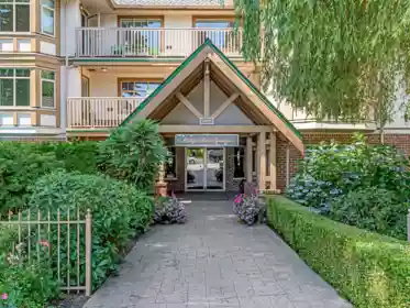 413 2059 Chesterfield Avenue, North Vancouver, BC, Central Lonsdale — 2 bed apartment/condo for sale