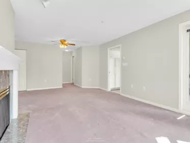 Primary Bedroom Photo of 413 2059 Chesterfield Avenue, North Vancouver, BC