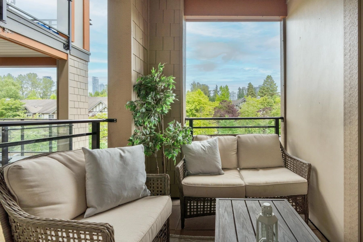 Kitchen Photo of 416 3399 Noel Drive, Burnaby, BC